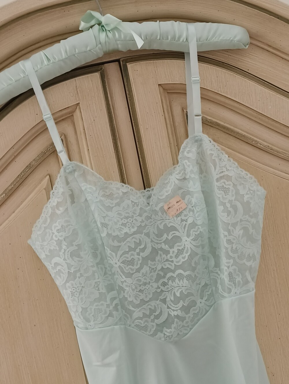 STUNNING, UNWORN, NWT MINT GREEN " VANITY FAIR" MYLON AND  LACE FULL SLIP!